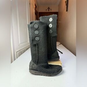 UGG #5819 Women's Black Classic Cardy Boots Size 6